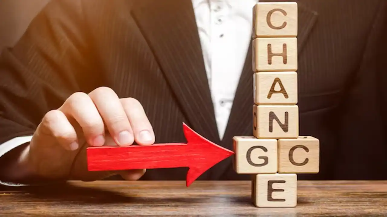 Handle change management in procurement