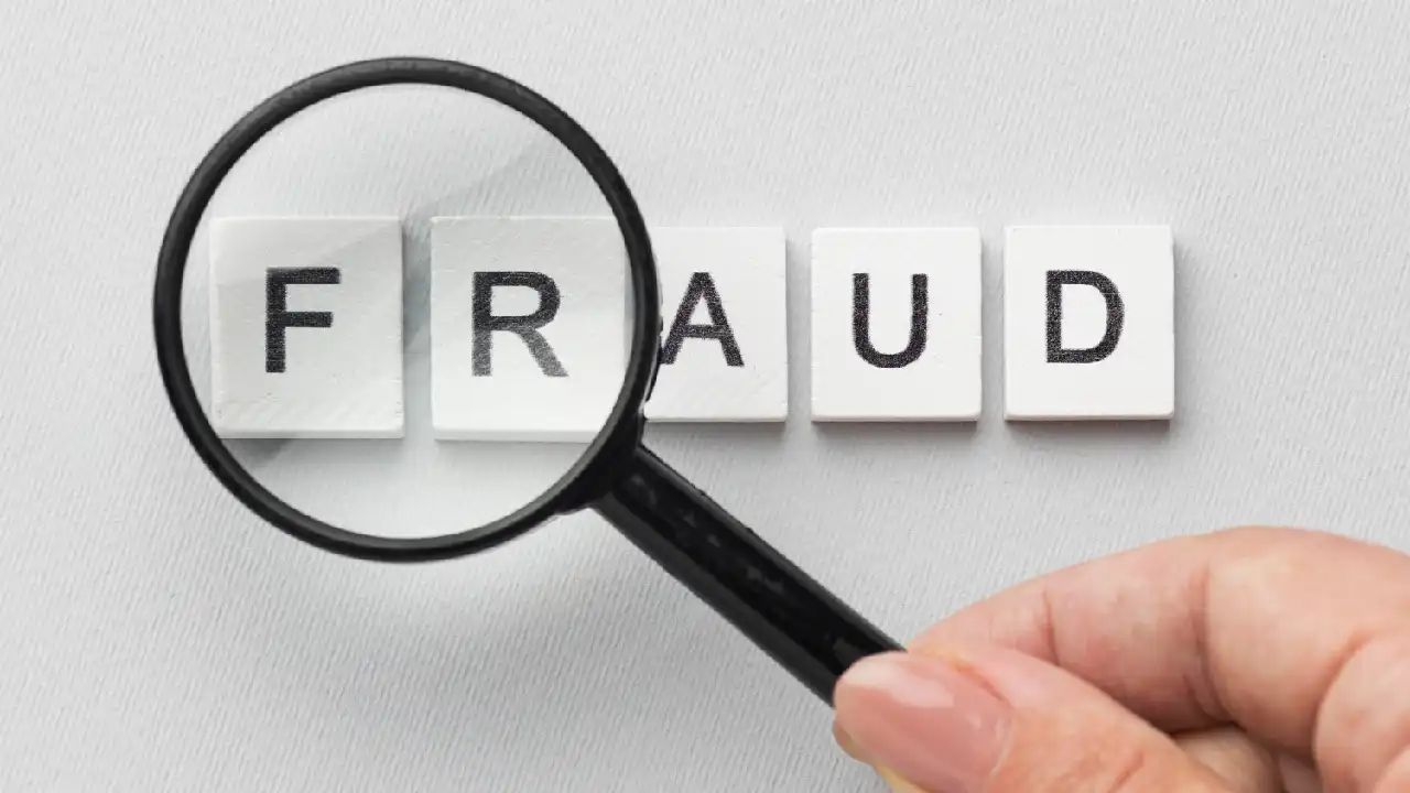 Invoice Fraud Guide: Types, Prevention & AI Solutions